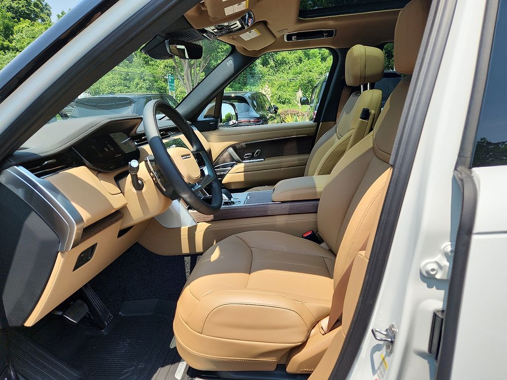 2025 Land Rover Range Rover SE 6