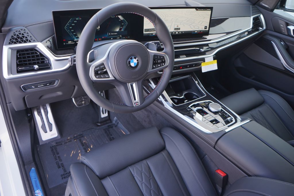 2025 BMW X7 M60i 12