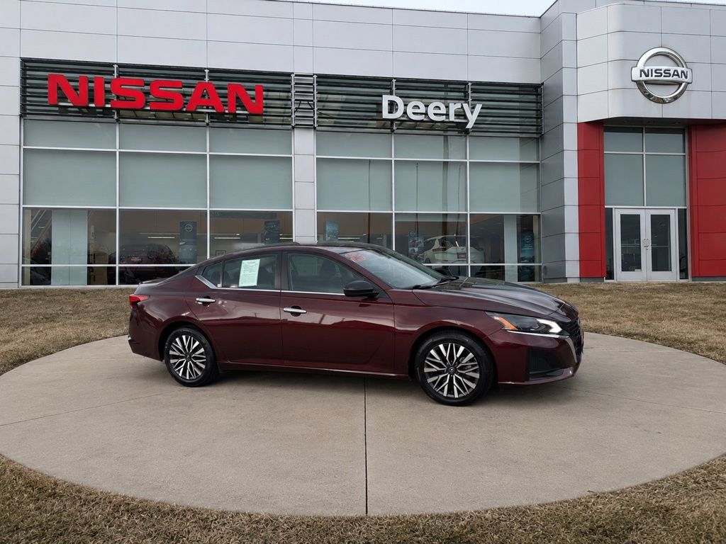 Garnet Pearl Metallic 2025 Nissan Altima Sedan Front-Wheel Drive Continuously Variable Transmission