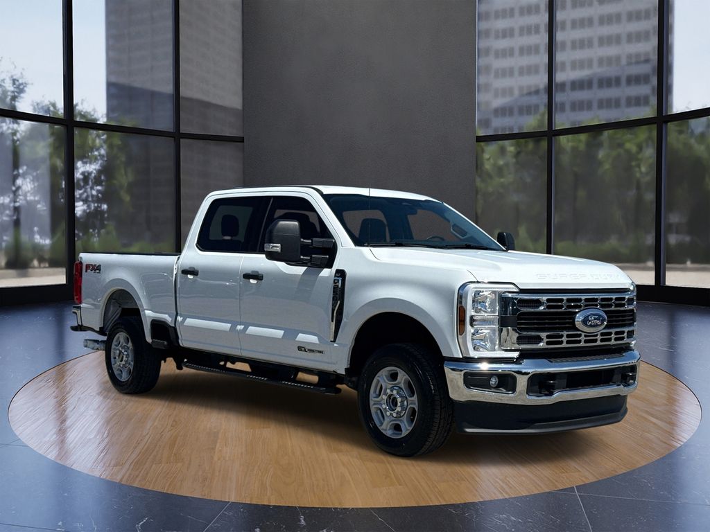 Oxford White 2025 Ford F-250 Super Duty XLT Crew Cab 4WD Pickup Truck Four-Wheel Drive Automatic