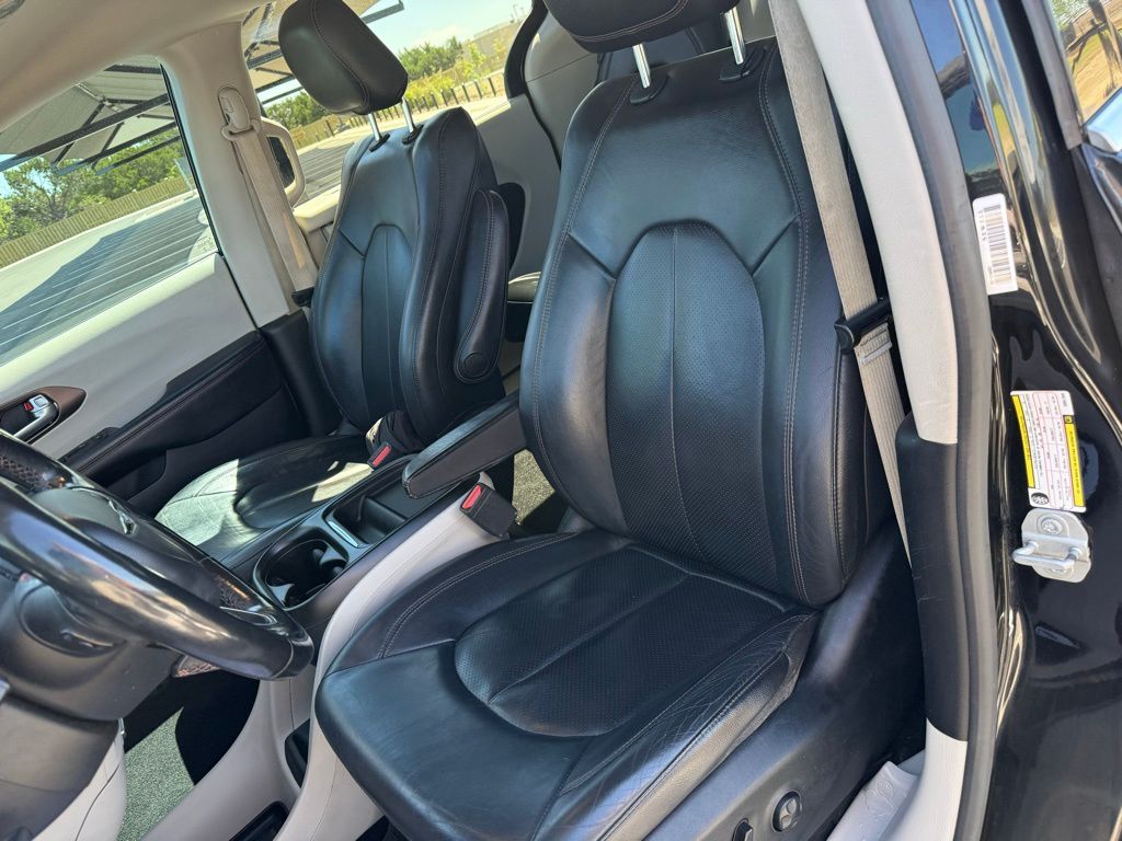 Thumbnail: 2019 Chrysler Pacifica - 14