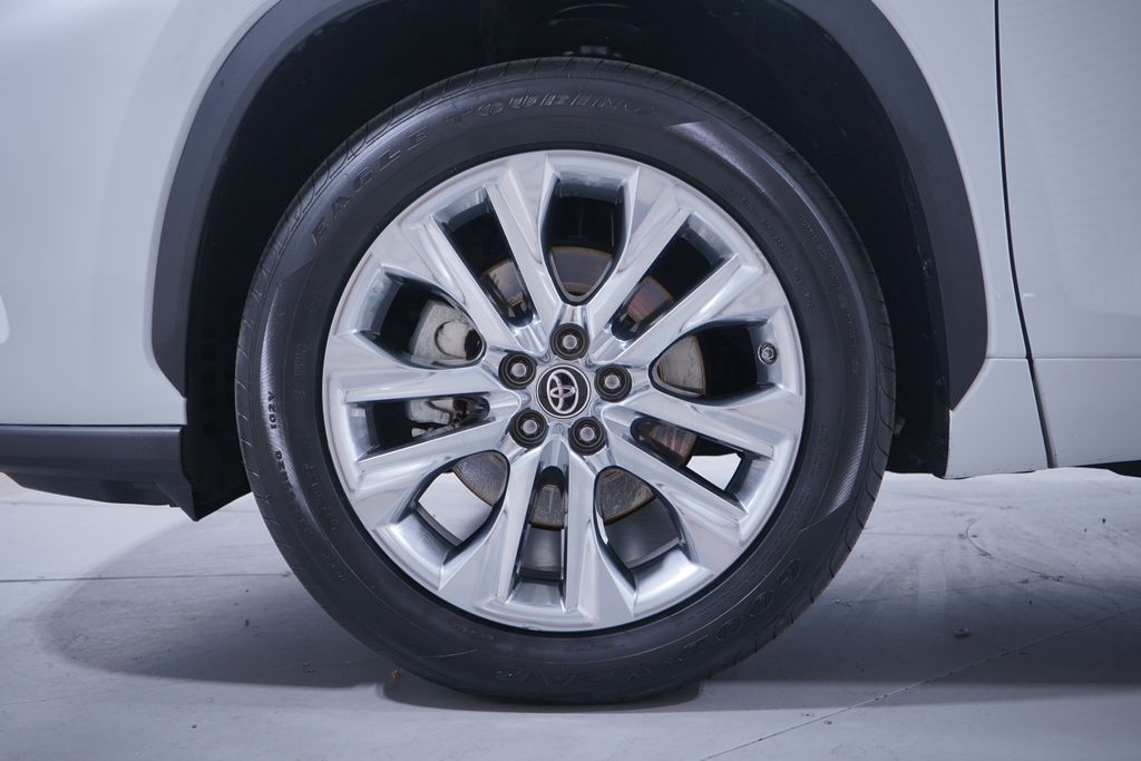 Thumbnail: 2023 Toyota Highlander - 2