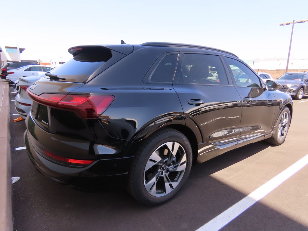 2022 Audi e-tron Premium 3