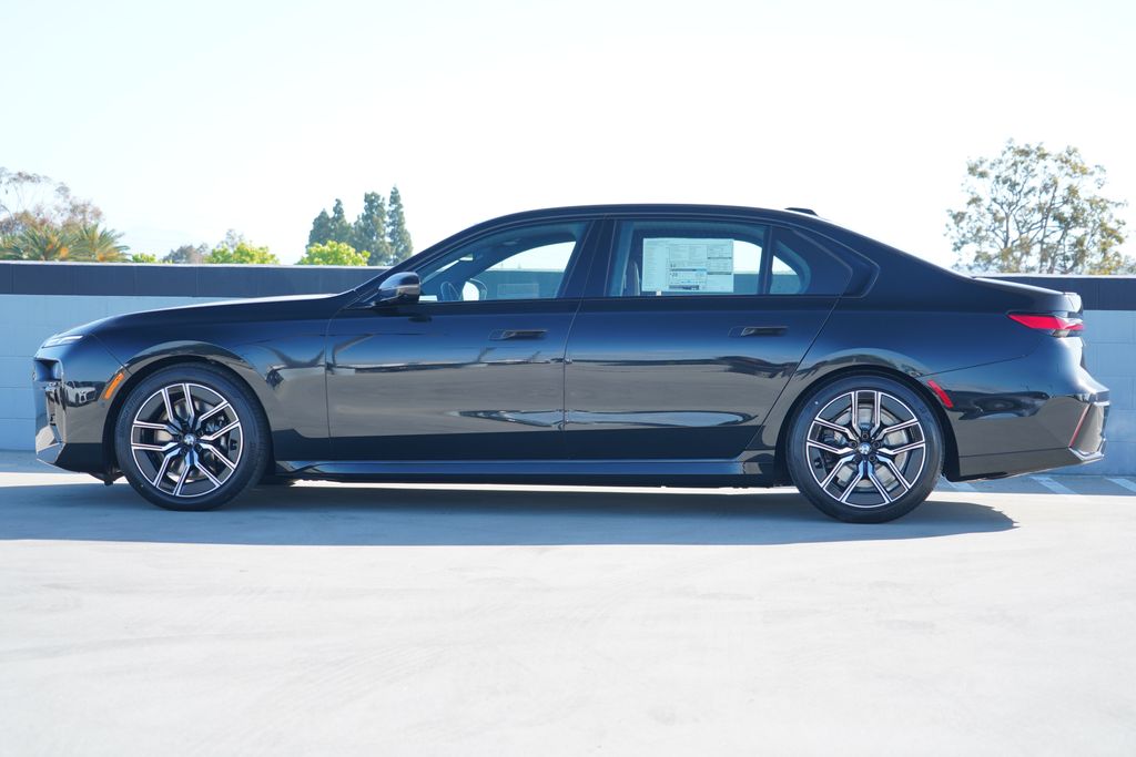 Thumbnail: 2026 BMW 7 Series - 4