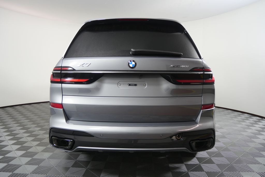 Thumbnail: 2026 BMW X7 - 4