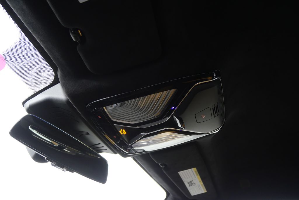 Thumbnail: 2025 BMW M8 - 25