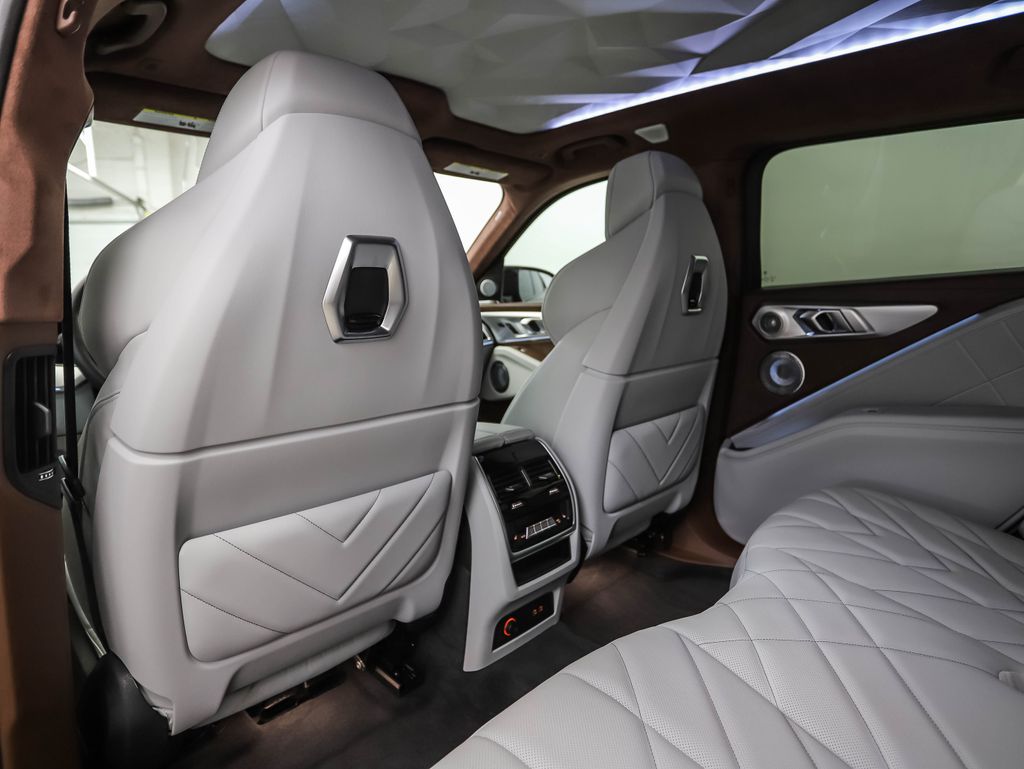 Thumbnail: 2025 BMW XM - 20