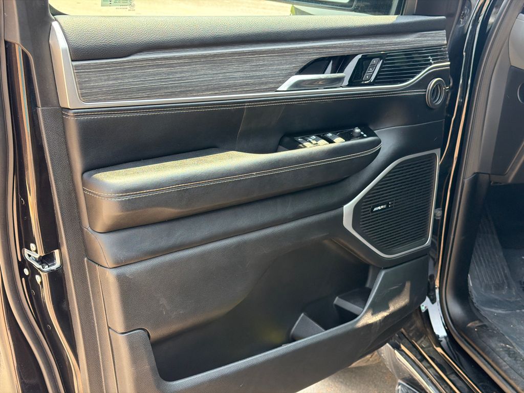 2023 Jeep Wagoneer Series II - Photo 10