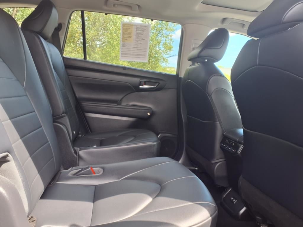 2020 Toyota Highlander XLE photo 11