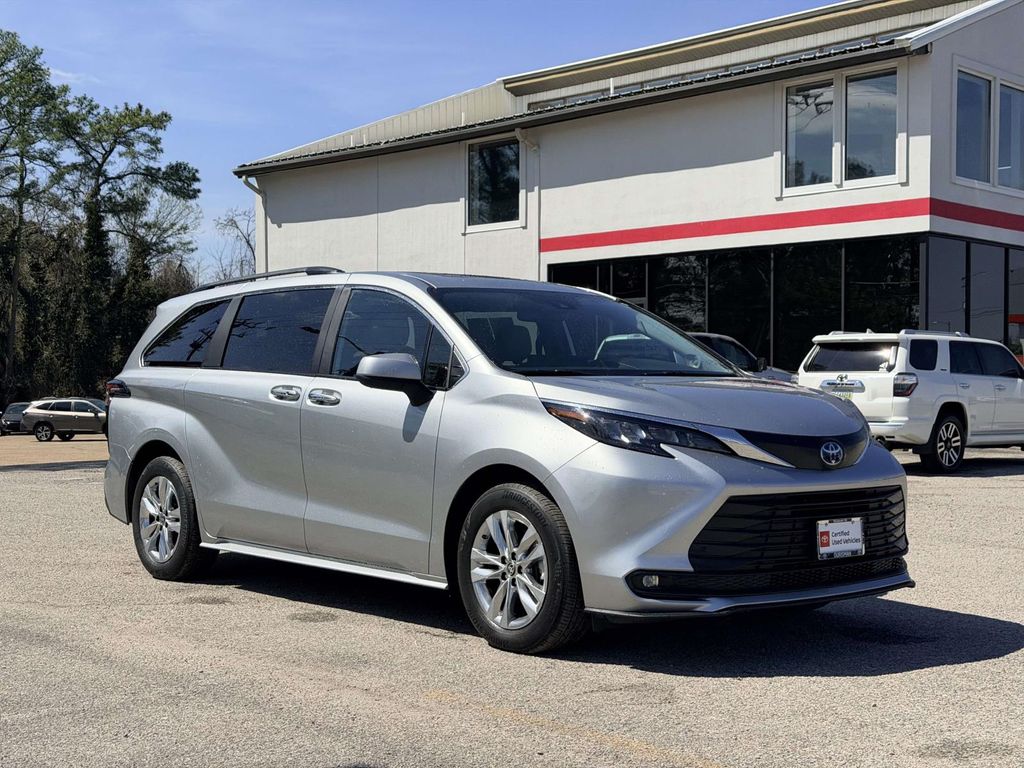 2025 Toyota Sienna XLE 7-Passenger AWD