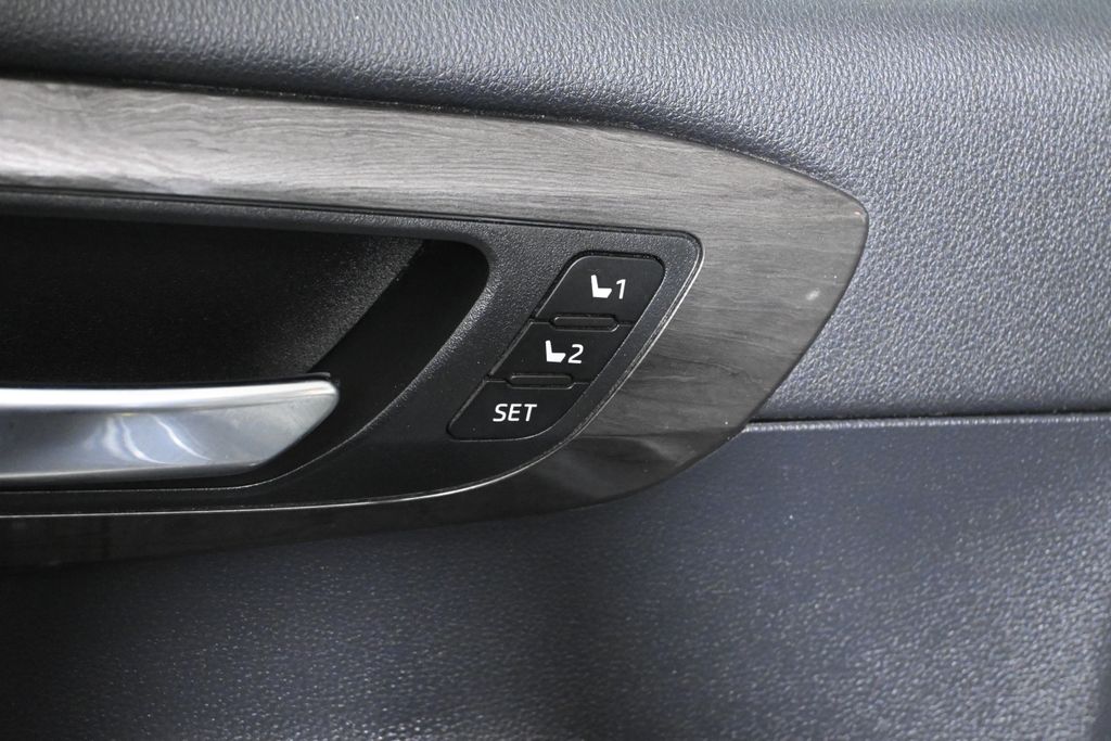 Thumbnail: 2020 Toyota Highlander - 32