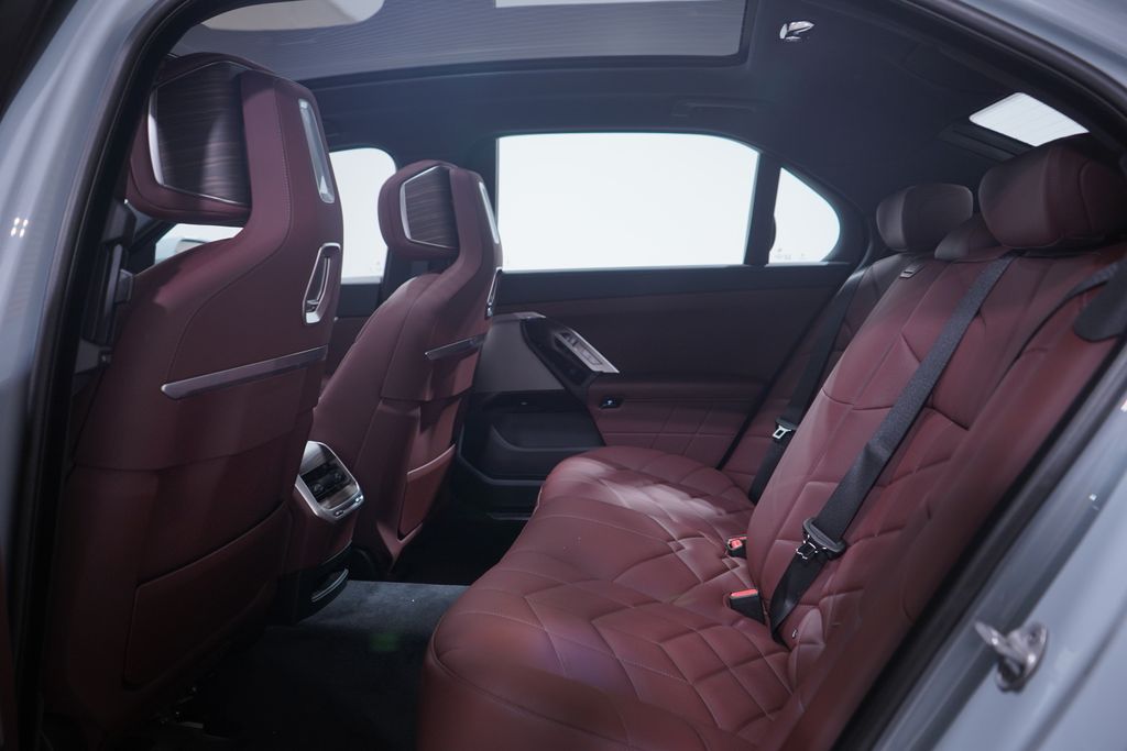 Thumbnail: 2025 BMW 7 Series - 9