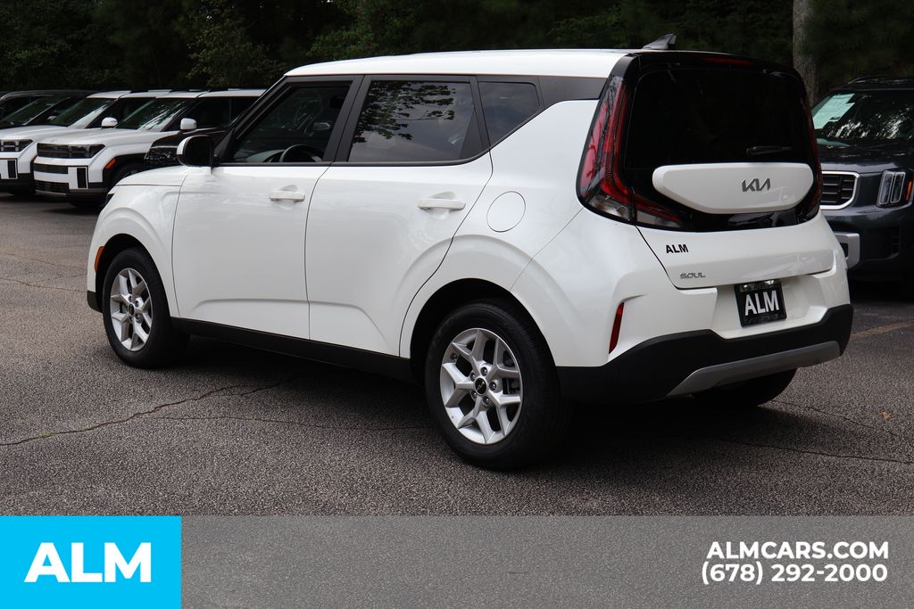 Used 2025 White Kia LX image 8