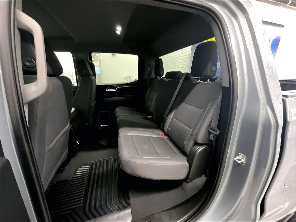 2023 Chevrolet Silverado 1500 — photo 15