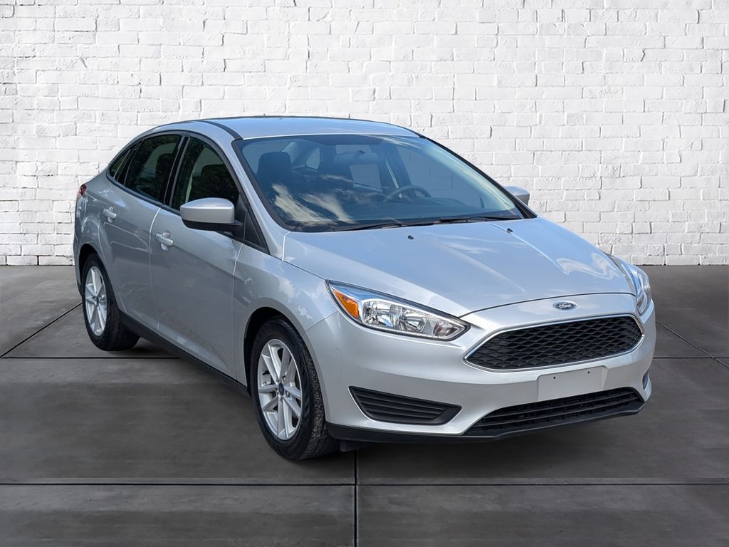 Ingot Silver 2018 Ford Focus SE Sedan Front-Wheel Drive 6-Speed Automatic