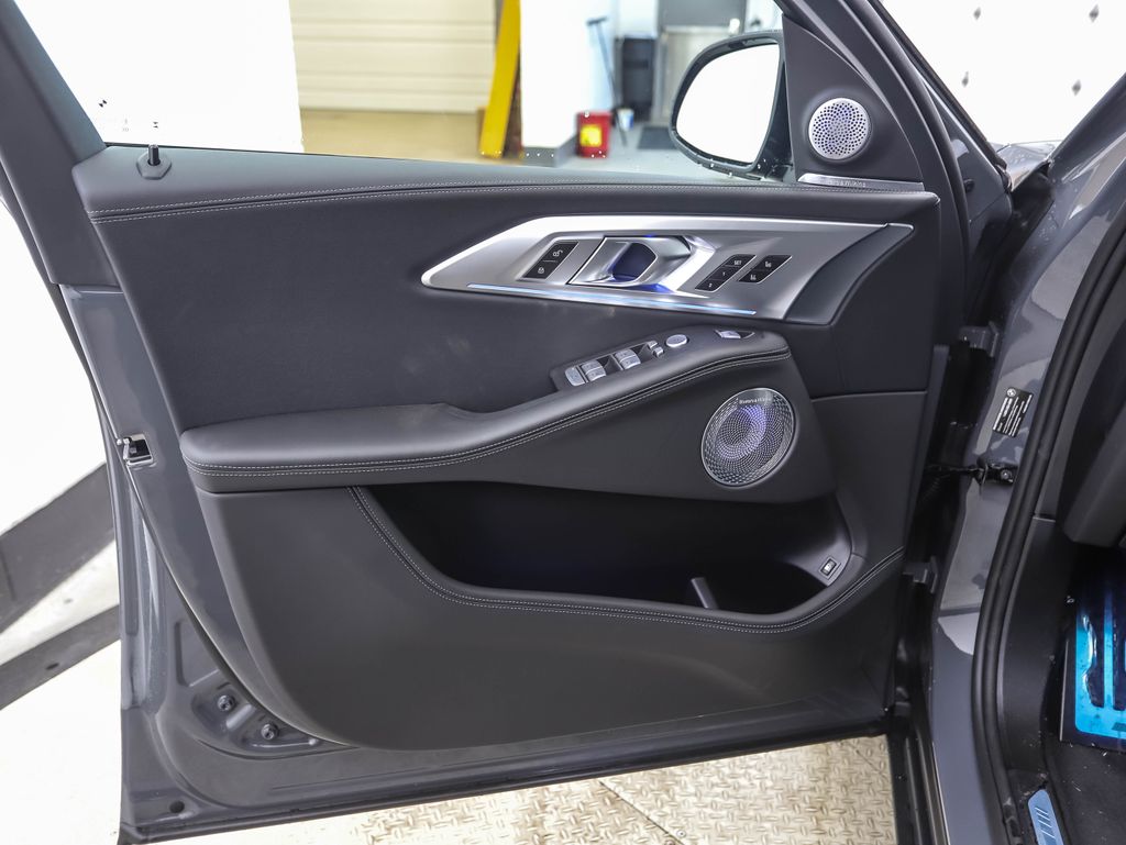 Thumbnail: 2026 BMW XM - 9