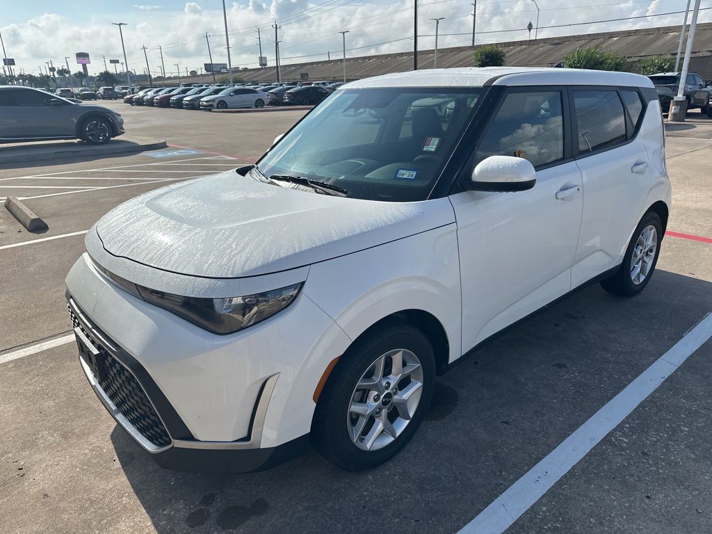 2023 Kia Soul S White at Community Kia