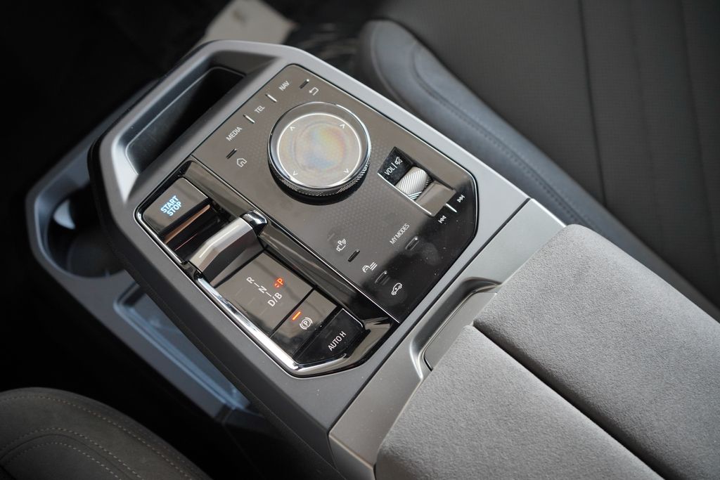 Thumbnail: 2026 BMW iX - 19