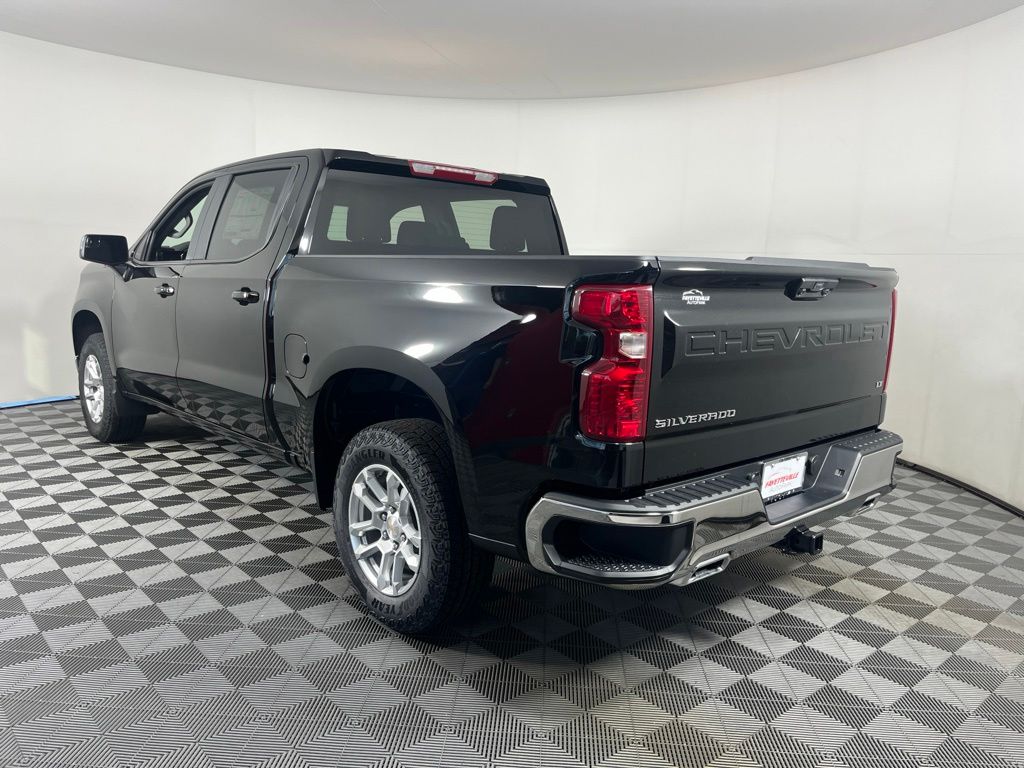 Thumbnail: 2026 Chevrolet Silverado 1500 - 3