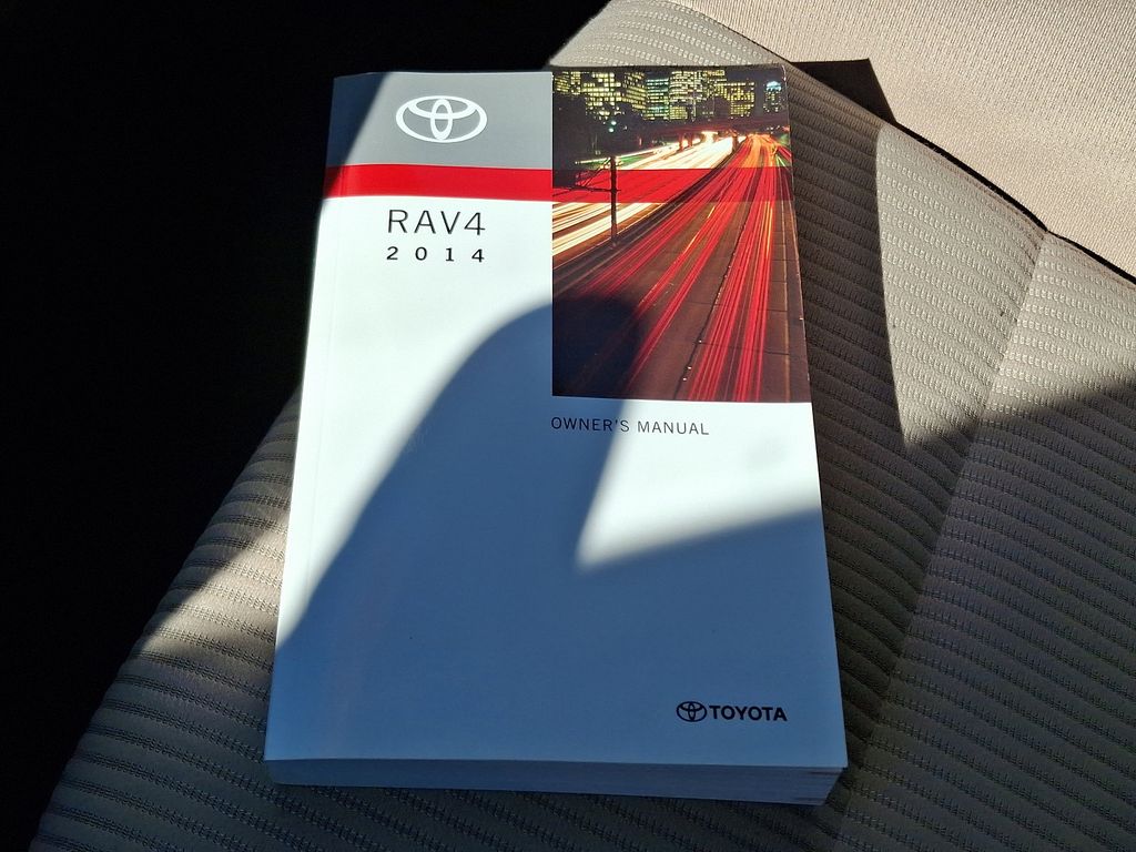 2014 Toyota RAV4 XLE 25