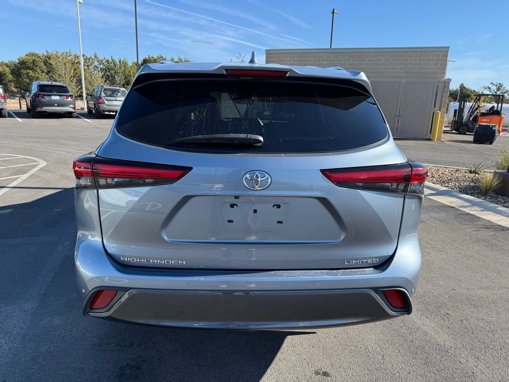 Thumbnail: 2020 Toyota Highlander - 5