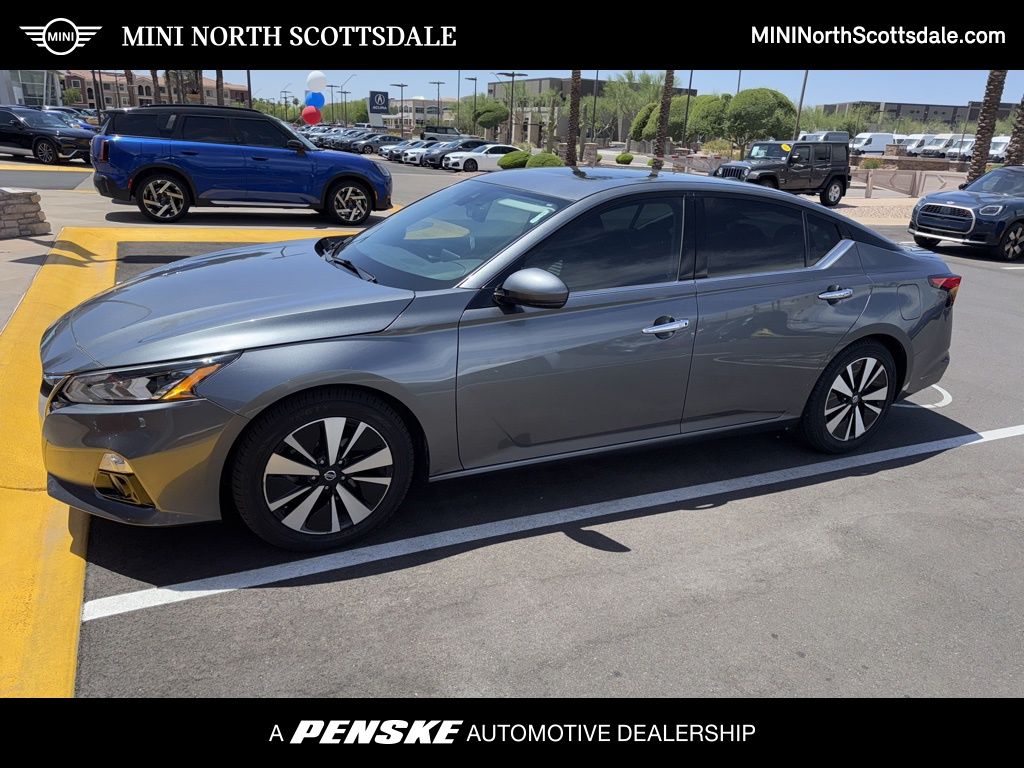 2019 Nissan Altima SL Hero Image