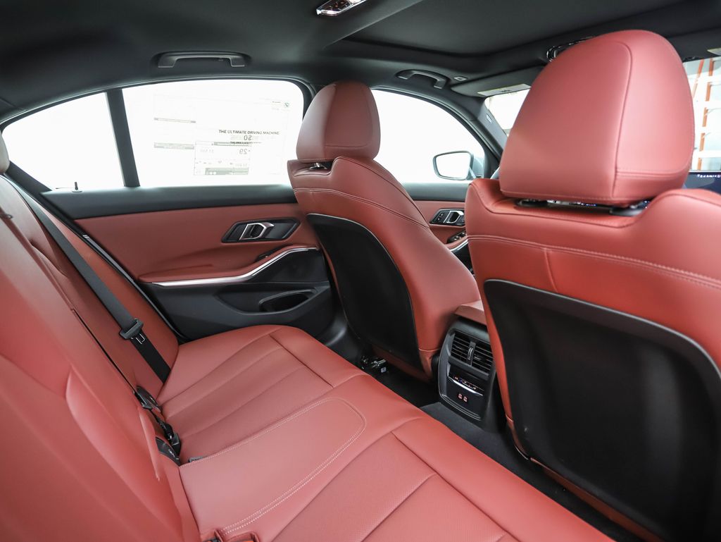 Thumbnail: 2025 BMW 3 Series - 25