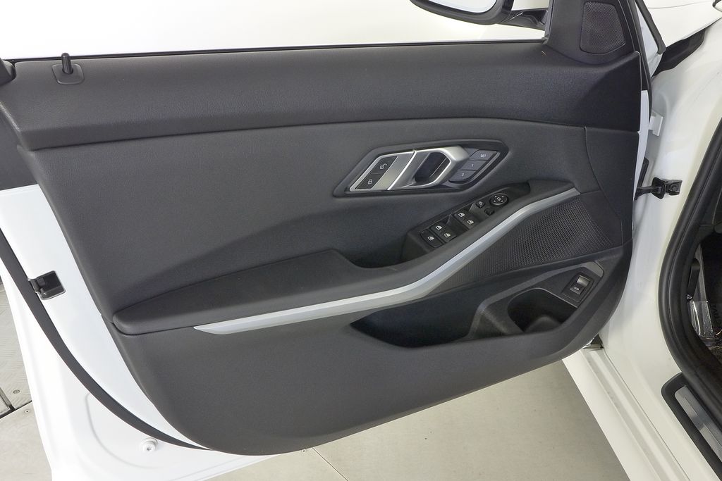 Thumbnail: 2019 BMW 3 Series - 11