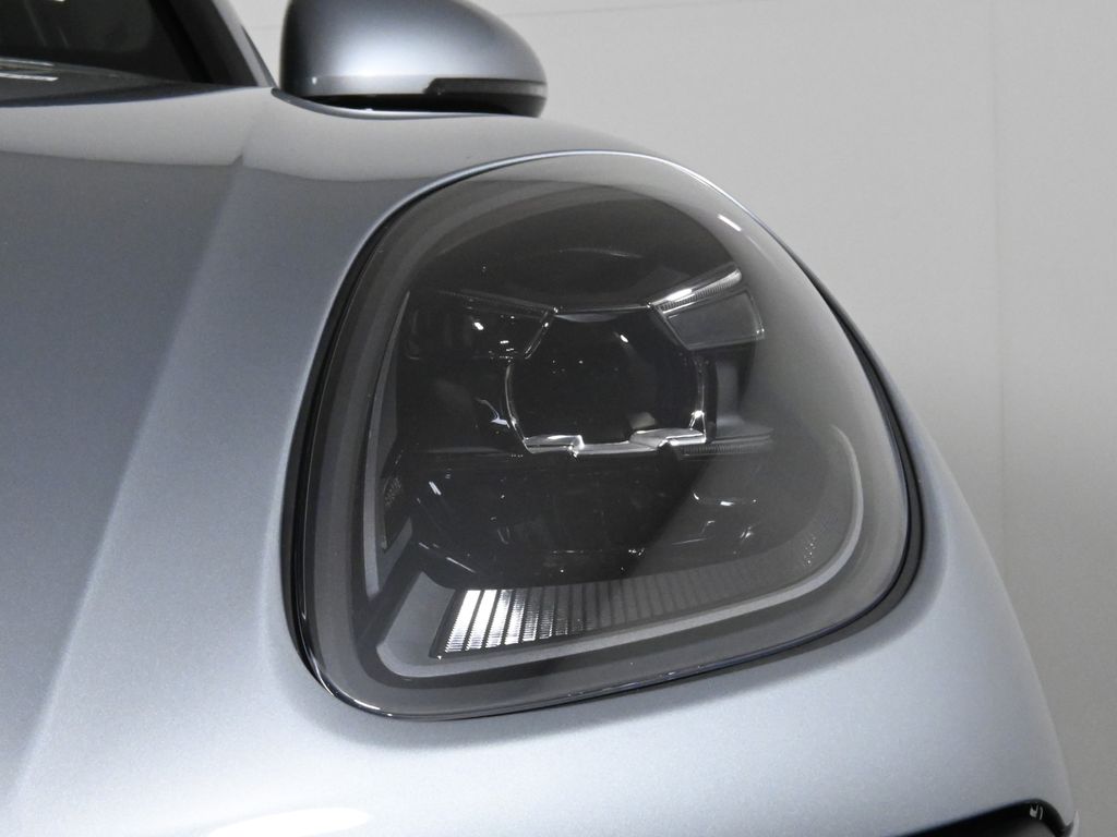 Thumbnail: 2026 Porsche Macan - 11