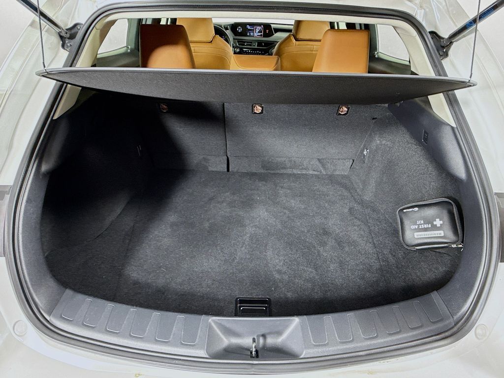 Thumbnail: 2020 Lexus UX - 25