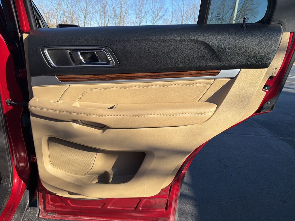 Thumbnail: 2016 Ford Explorer - 25