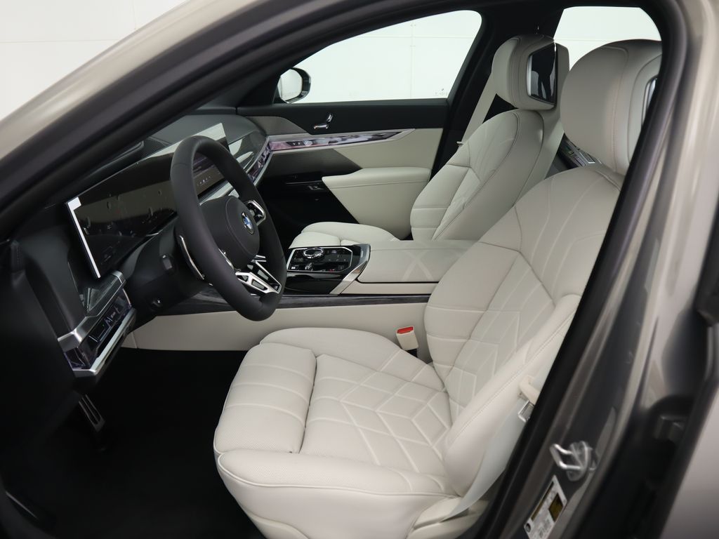 Thumbnail: 2025 BMW 7 Series - 20
