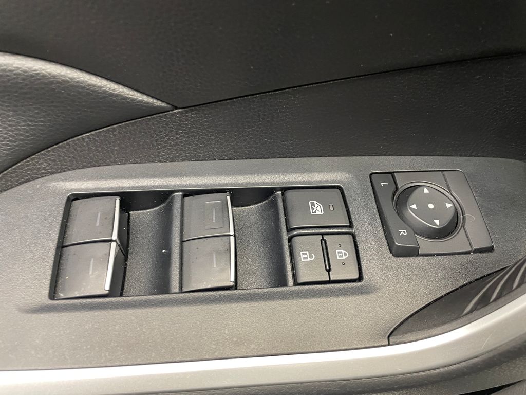 2022 Toyota RAV4 XLE 10
