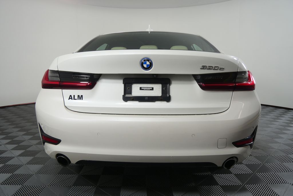 Thumbnail: 2022 BMW 3 Series - 4