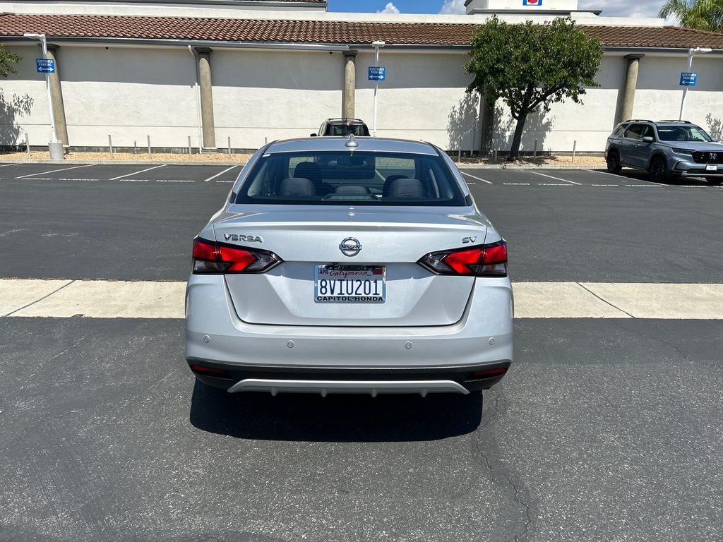 2021 Nissan Versa 1.6 SV 5