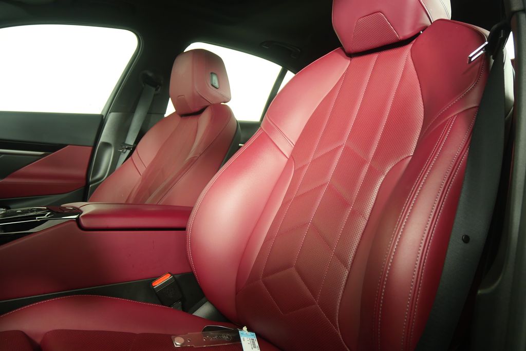 Thumbnail: 2025 BMW 5 Series - 10