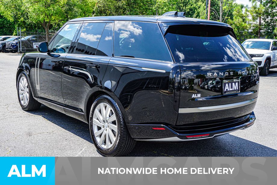 Used 2023 Black Land Rover SE image 5
