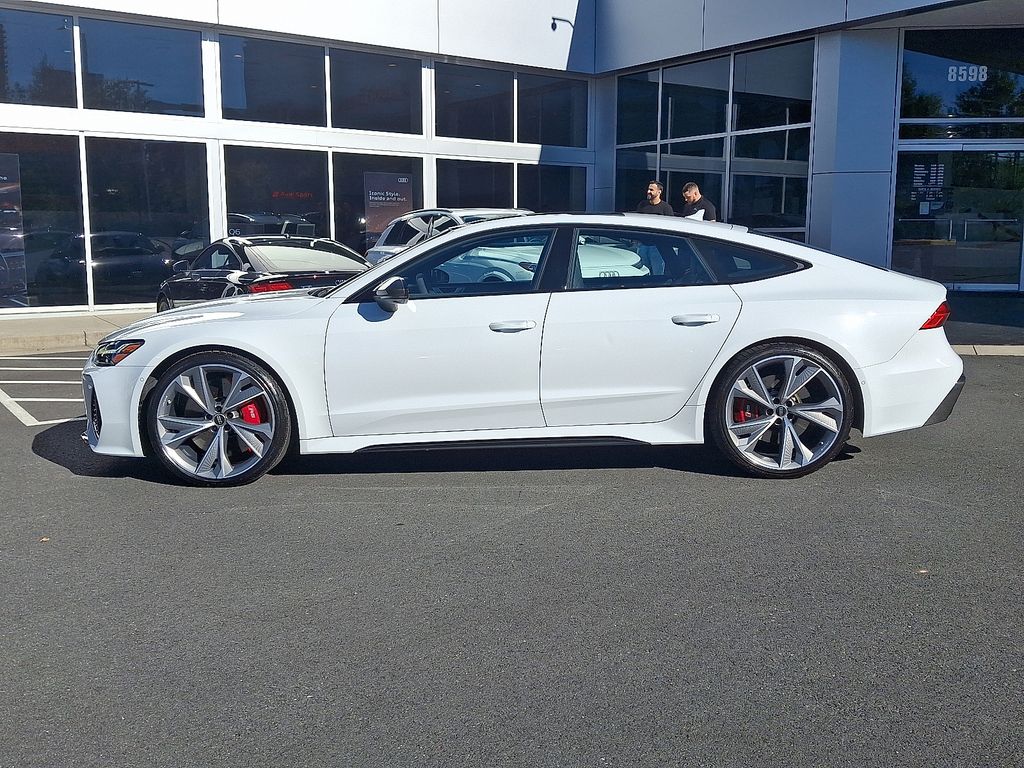 Thumbnail: 2023 Audi RS 7 - 7