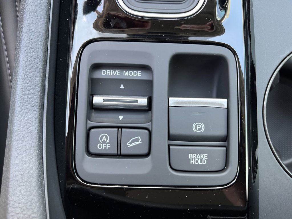 new 2025 Honda Pilot car, priced at $43,195