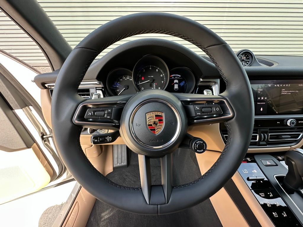 Thumbnail: 2026 Porsche Macan - 20