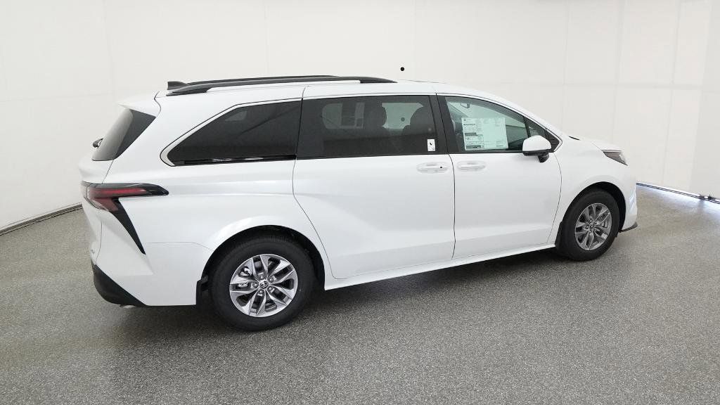 Thumbnail: 2025 Toyota Sienna - 24