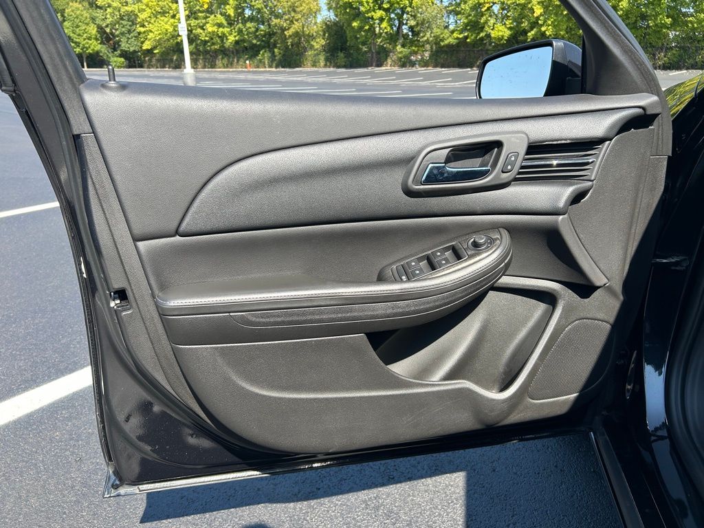 Thumbnail: 2014 Chevrolet Malibu - 18
