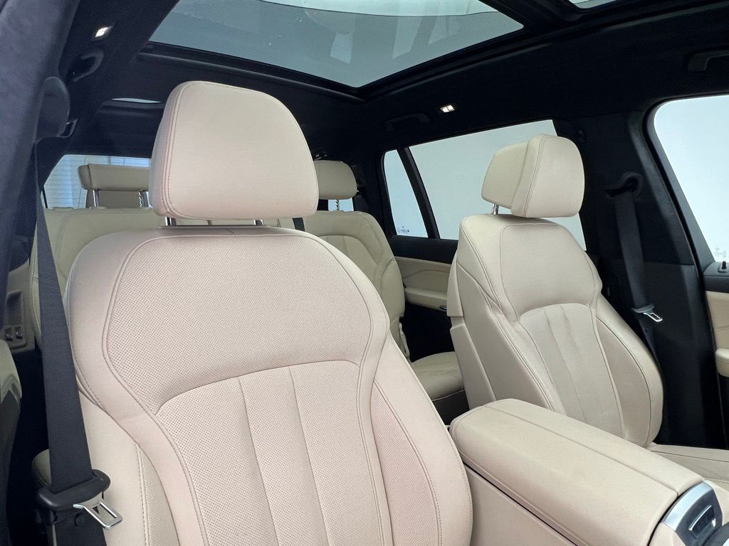 Thumbnail: 2022 BMW X7 - 7