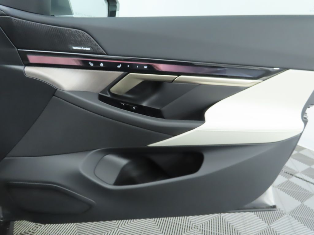 Thumbnail: 2026 BMW i5 - 26