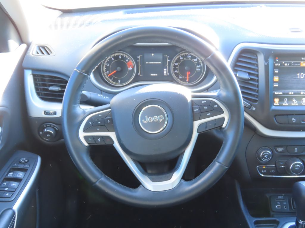 Thumbnail: 2018 Jeep Cherokee - 6