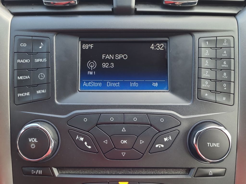 2017 Ford Fusion SE 16