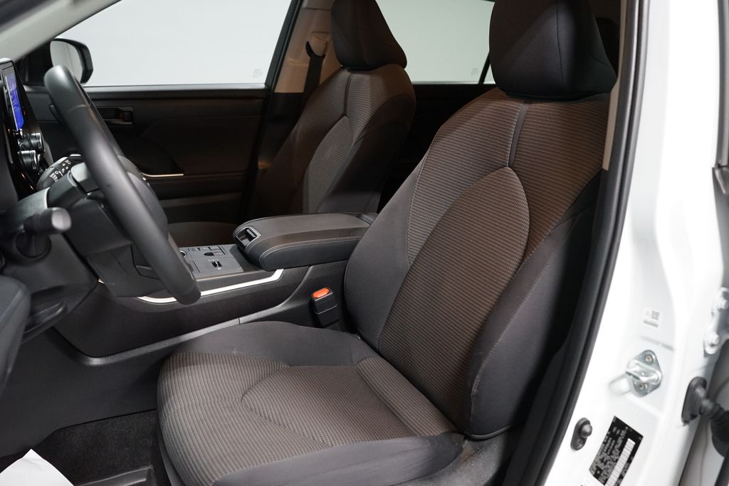 Thumbnail: 2024 Toyota Highlander - 27