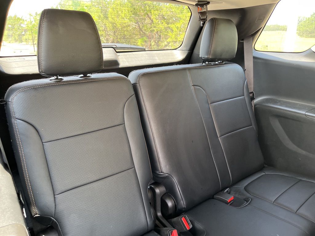 2020 Chevrolet Traverse LS 27