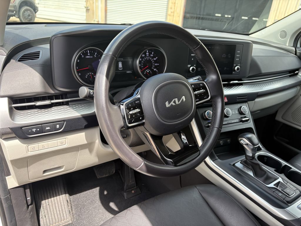 Used 2024 Snow White Pearl Kia LX image 14