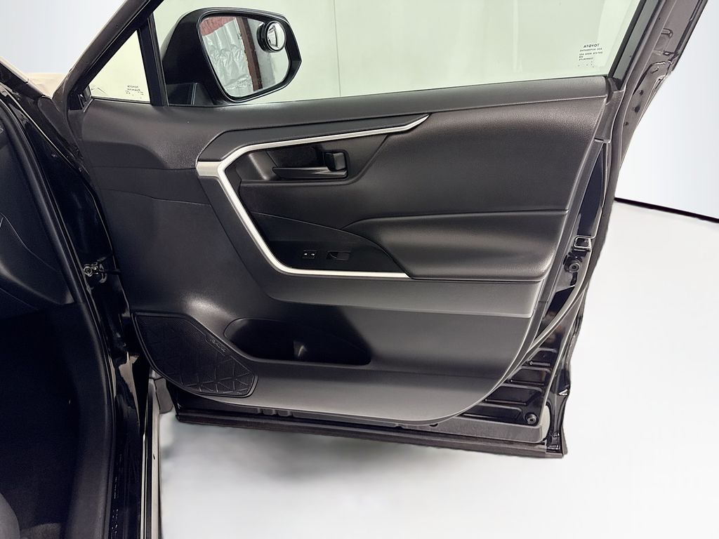 Thumbnail: 2021 Toyota RAV4 - 25